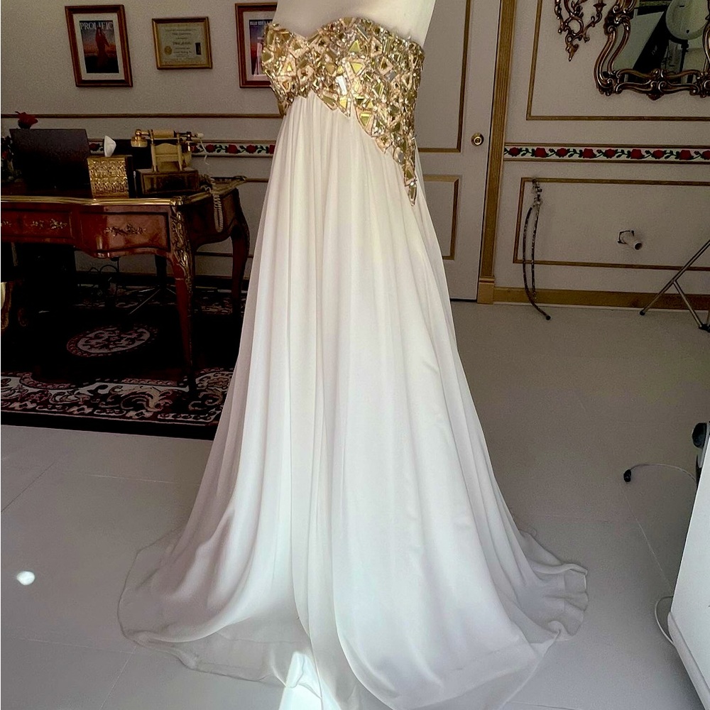 Beautiful, strapless white dress